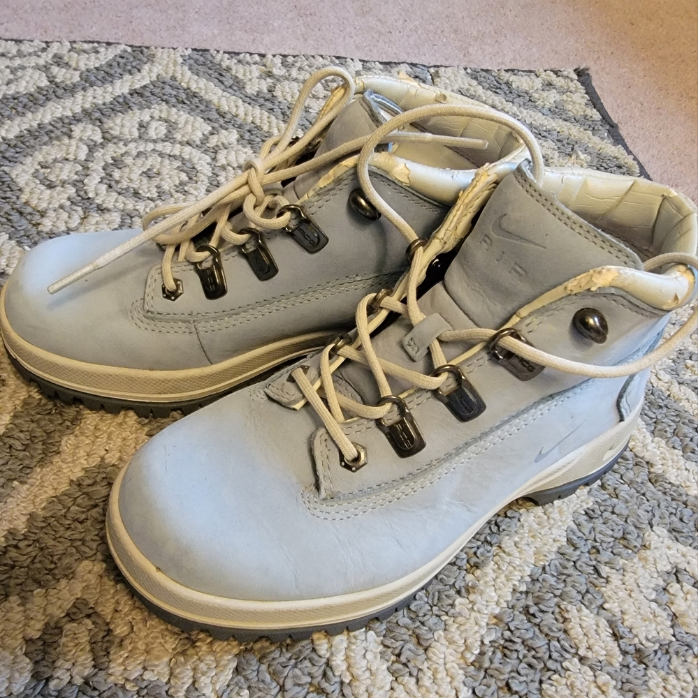 Nike ACG boots
